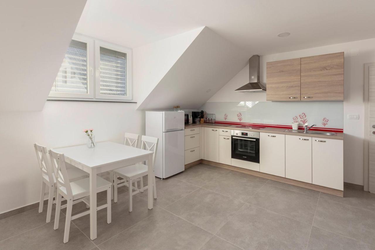 Apartments Linda Брезє Екстер'єр фото
