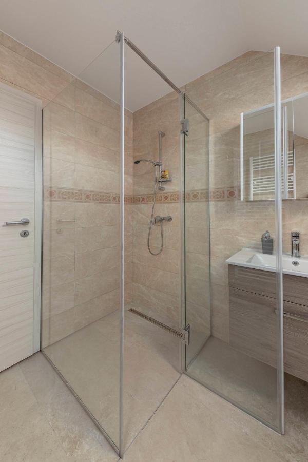 Apartments Linda Брезє Екстер'єр фото
