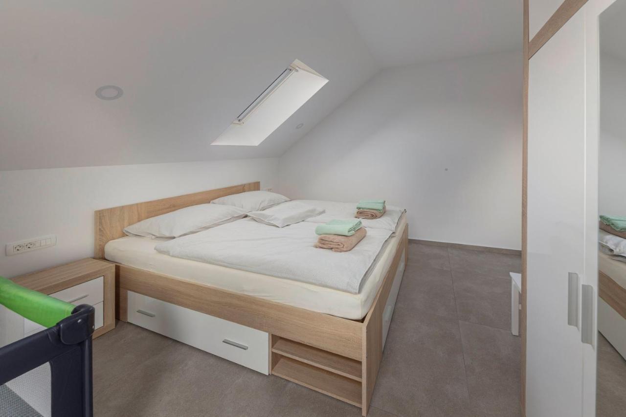Apartments Linda Брезє Екстер'єр фото