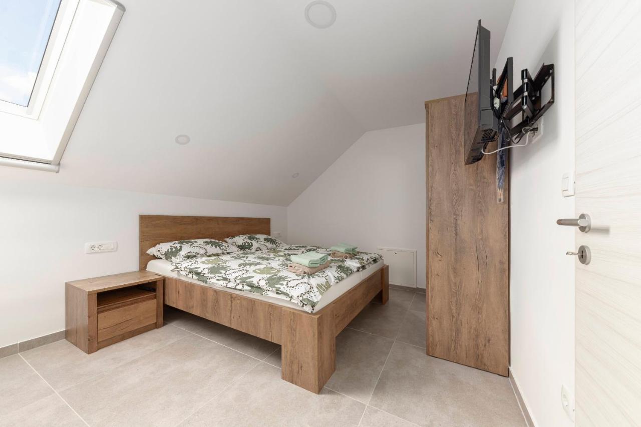 Apartments Linda Брезє Екстер'єр фото