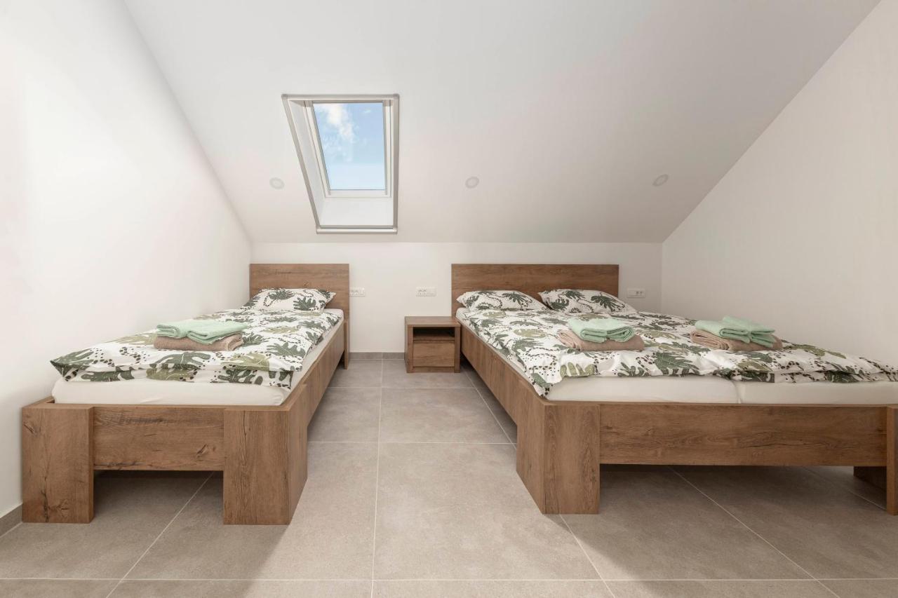 Apartments Linda Брезє Екстер'єр фото
