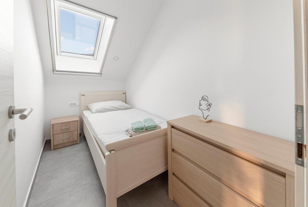 Apartments Linda Брезє Екстер'єр фото