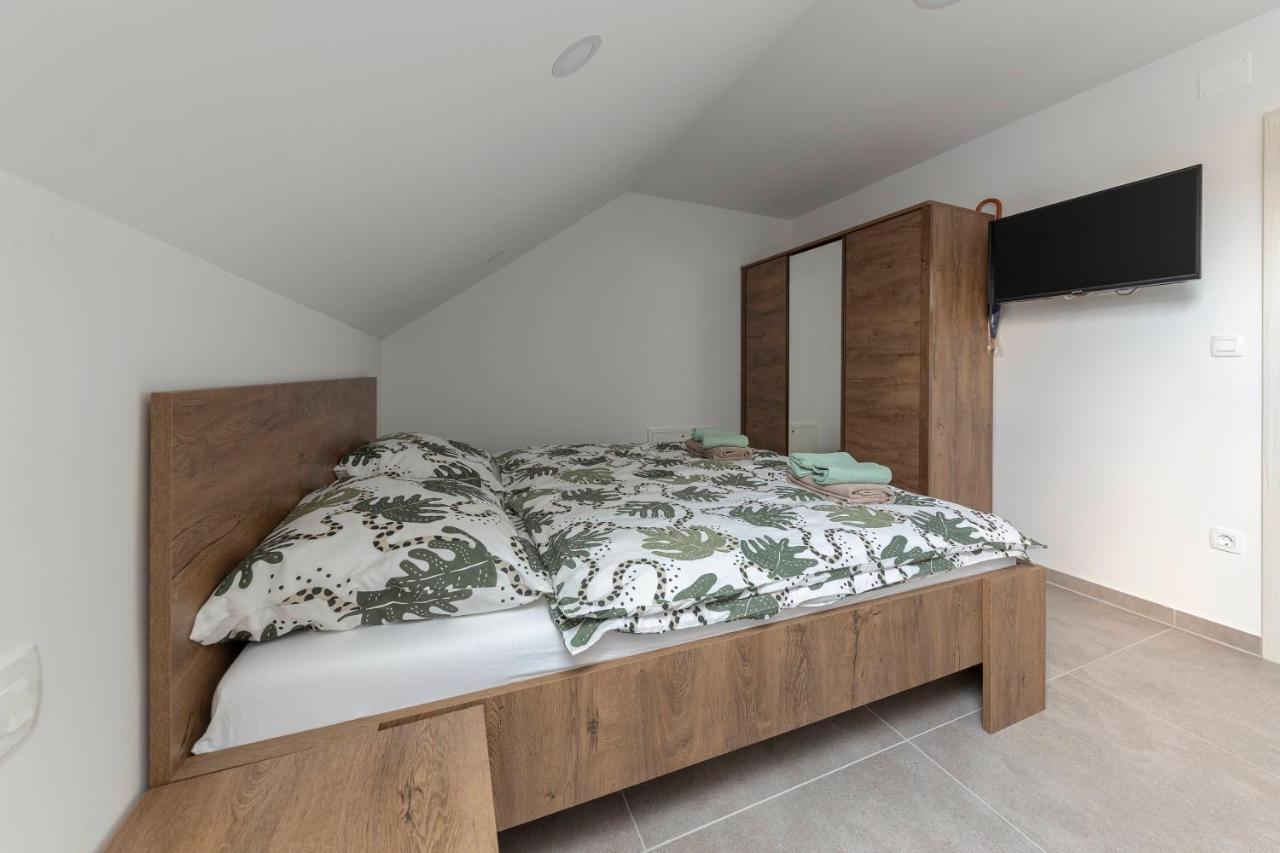 Apartments Linda Брезє Екстер'єр фото